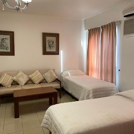 פוסאדאס Julio Cesar Hotel מראה חיצוני תמונה