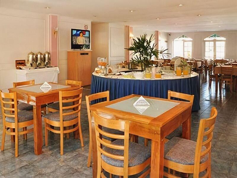 פוסאדאס Julio Cesar Hotel מראה חיצוני תמונה