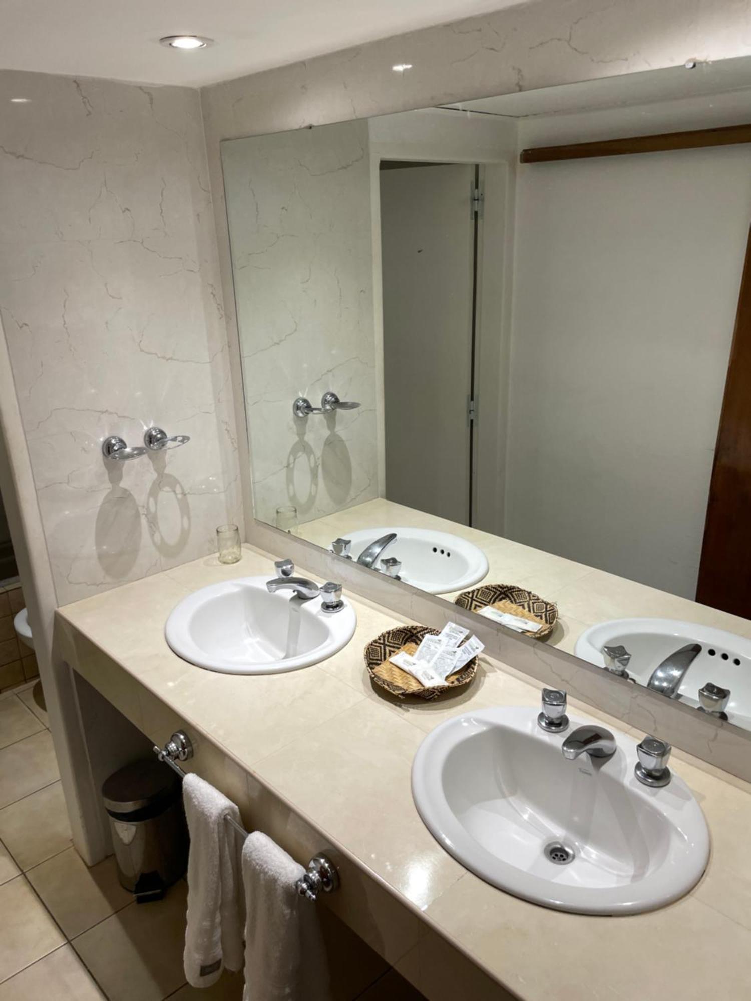 פוסאדאס Julio Cesar Hotel מראה חיצוני תמונה